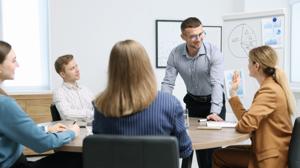 Séance de mastermind d'entrepreneurs avec coach professionnel